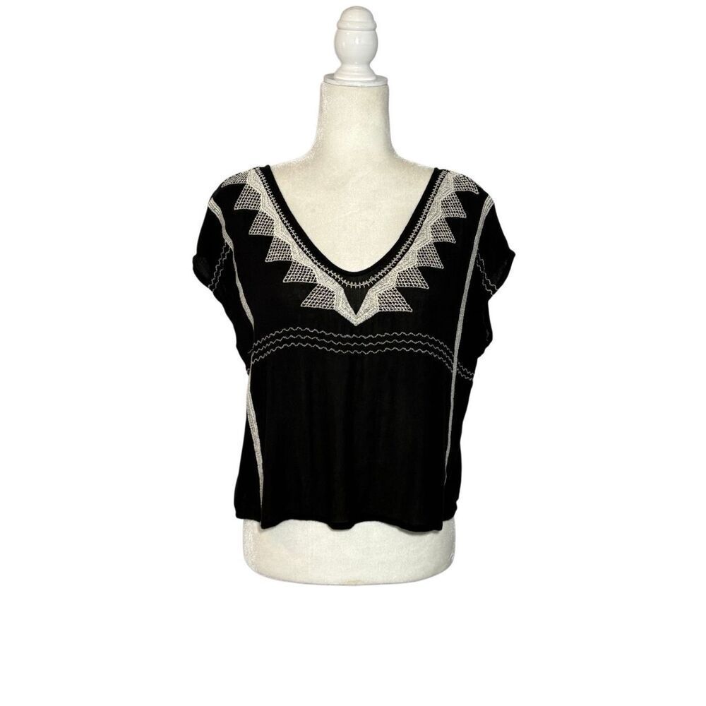 Forever 21 boxy cut cream embroidered sleeveless black blouse - S